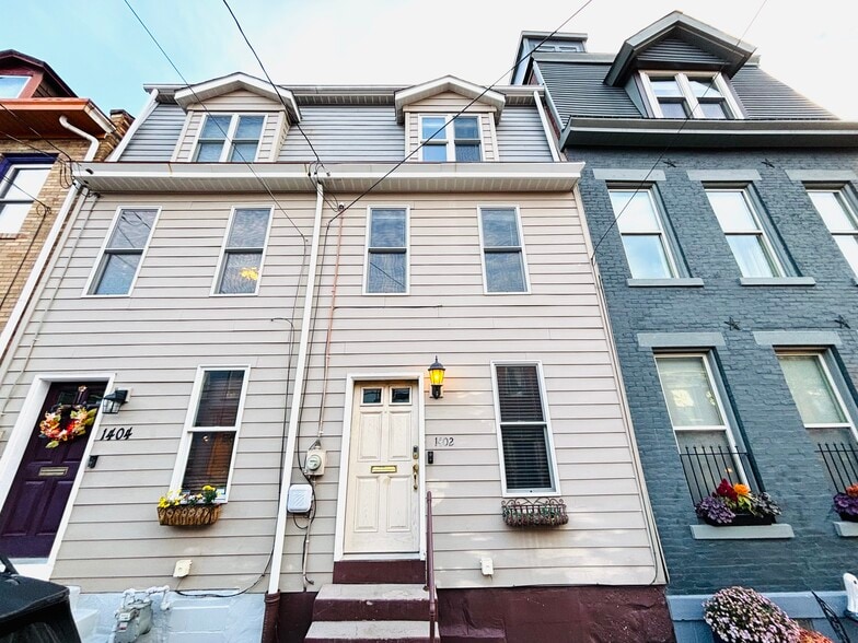 Primary Photo - 1402 Sherman Ave