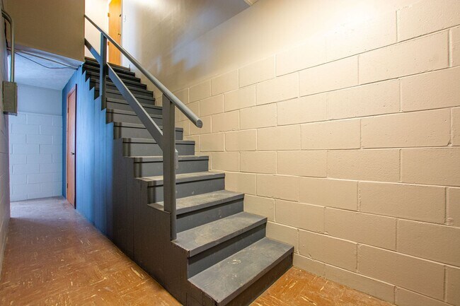 Building Photo - Beautifully Renovated with Lots of Space! 3 Bedroom / 2 Bath Ranch in Blair!