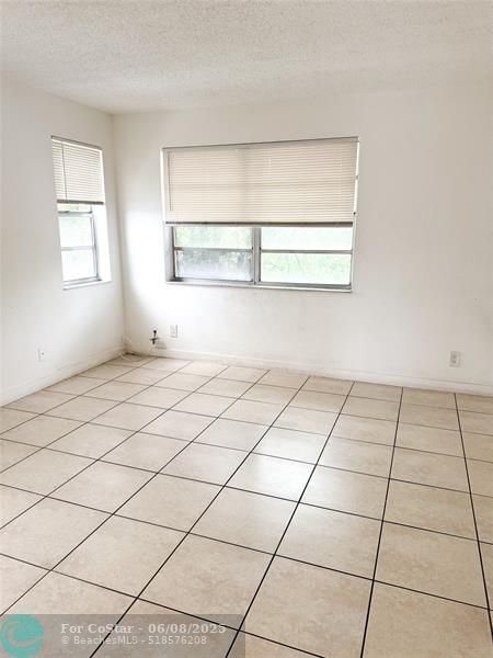 Building Photo - 95 NE 41st St