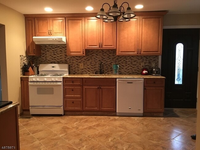 Building Photo - 503 Downer St