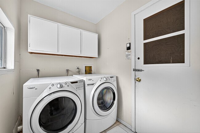 Building Photo - 3403 Hillstone Dr