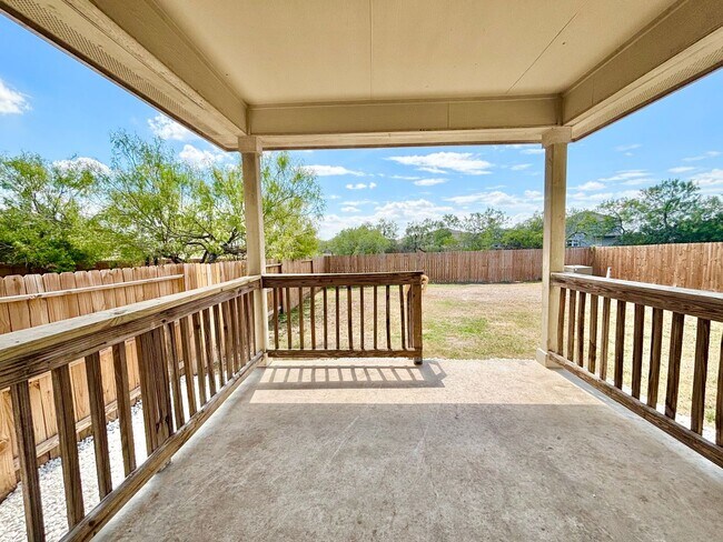 Building Photo - Amazing 4 Bedroom Home!