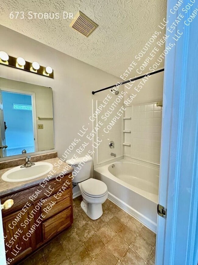 Building Photo - 673 Stobus Dr