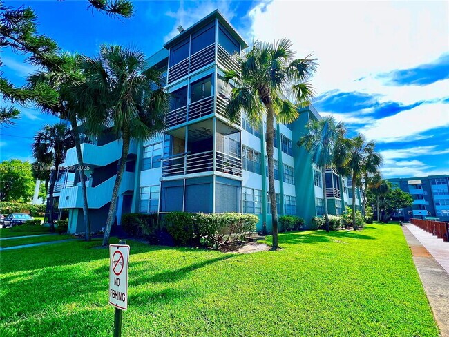 Primary Photo - 2741 Taft St