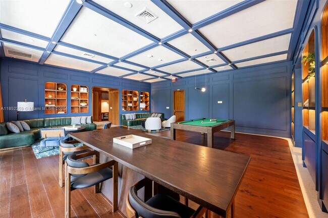 Building Photo - 2655 S Bayshore Dr