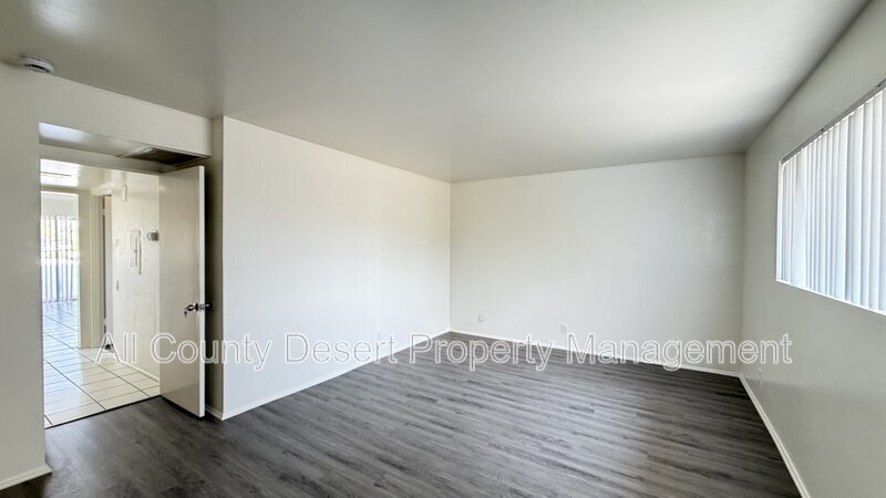 Building Photo - 550 El Cielo Rd