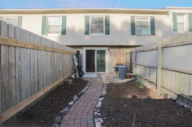 Building Photo - 119 Floral Ave
