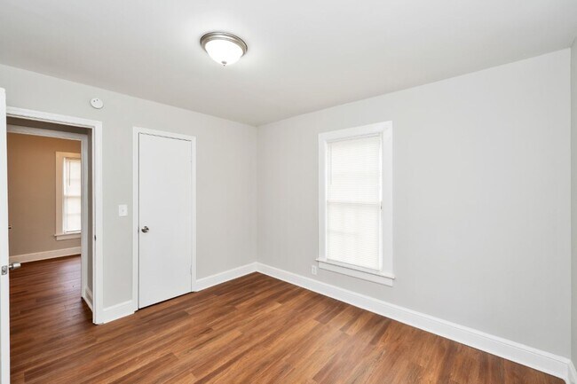 Building Photo - 3824 15th St NE