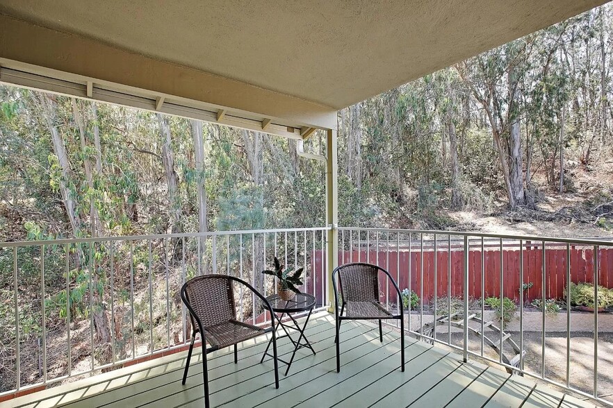 Building Photo - 405 Cunningham Way