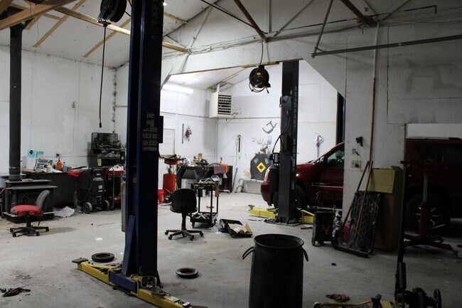 Building Photo - 146 Cedar St