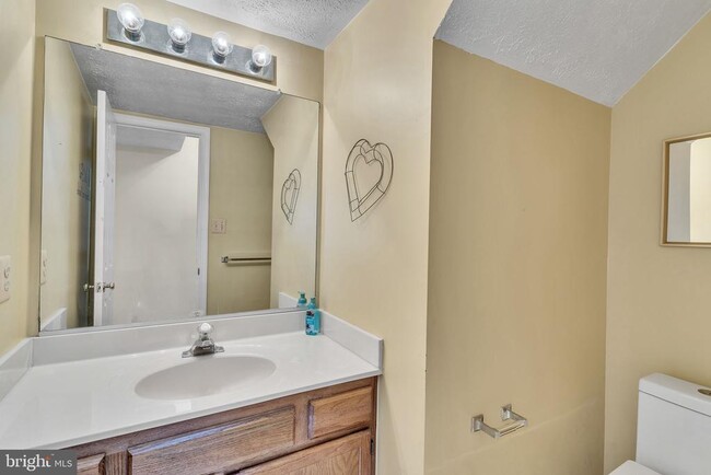 Building Photo - 13920 Lord Fairfax Pl