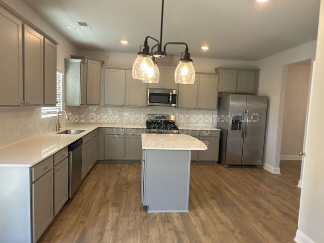 Building Photo - 1415 Black Walnut St