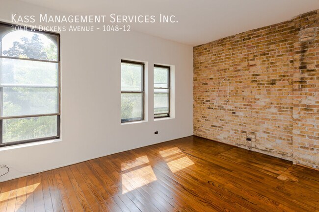 Building Photo - 1048 W Dickens Ave