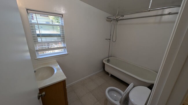 Building Photo - 605 Seabright Ave