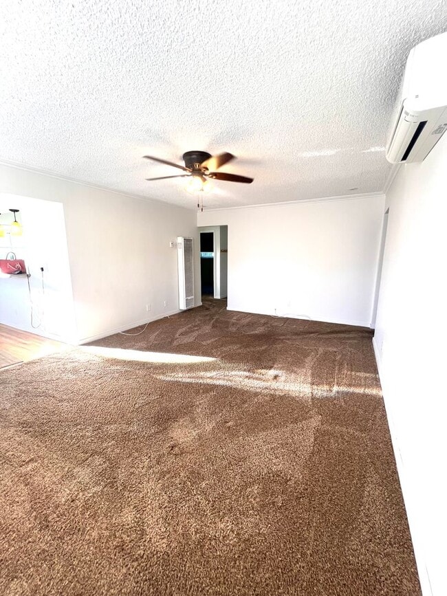 Building Photo - Private Back House with single garage & yard