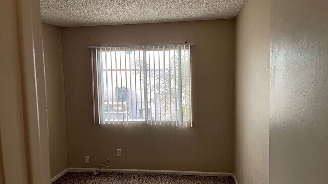 Building Photo - Condo in HALLCRAFT VILLAS EAST