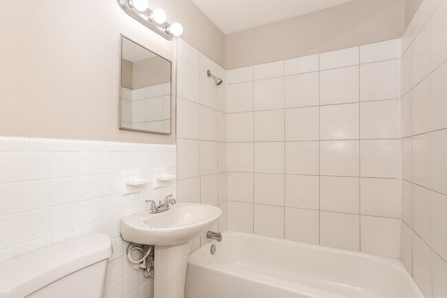 Building Photo - 2434 Quail Ave