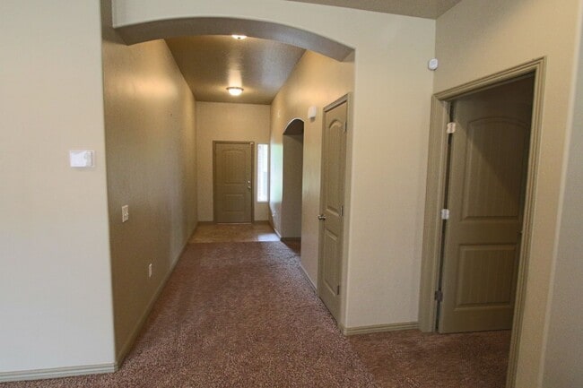 Building Photo - 4 Bedroom 2 Car Garage W/Solar (Save $$$)