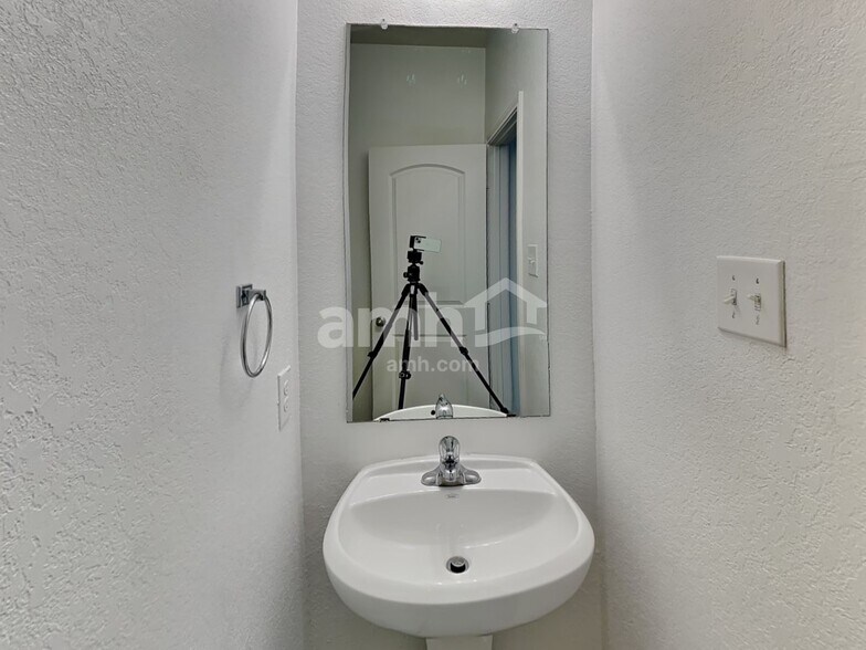 Building Photo - 12250 Commander Dr