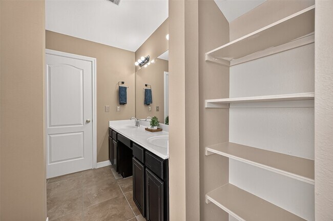 Building Photo - 4011 Alexis Cir