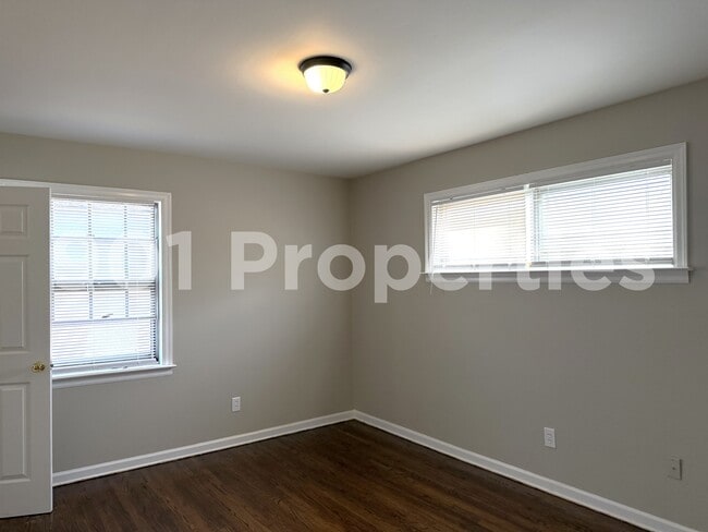 Building Photo - 1831 Myrna Ln