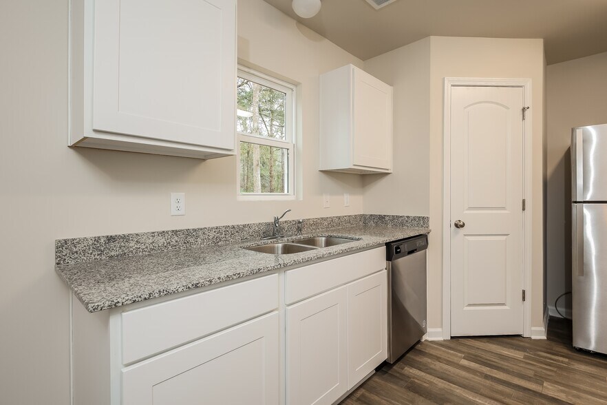 Building Photo - 68 Sunrise Cir