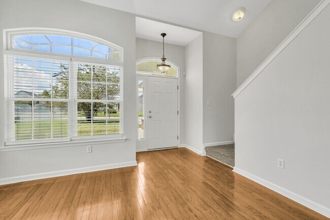 Building Photo - 145 Red Oak Dr