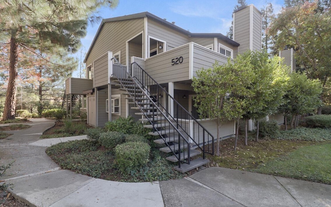 Building Photo - 520 Canyon Oaks Dr