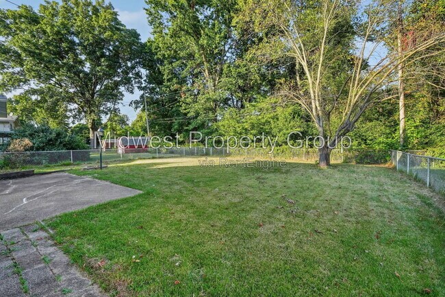 Building Photo - 727 Shepley Dr