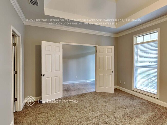 Building Photo - 2015 Towne Park Dr