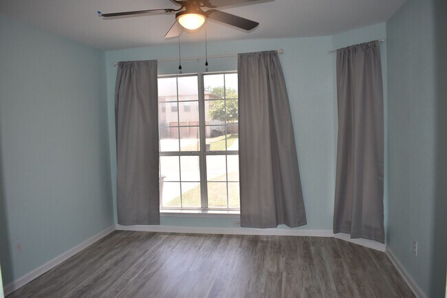 Building Photo - TWO LIVING ROOMS AND TWO DINING ROOMS! Sol...