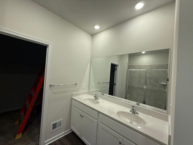 Building Photo - 6412 Fennec Run