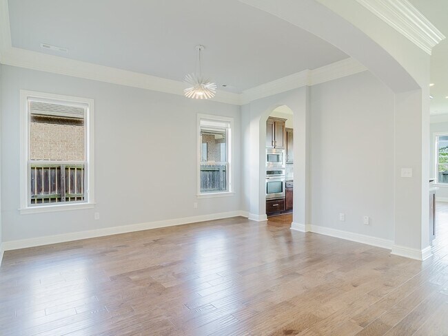Building Photo - 1500 SW Wisteria Ave