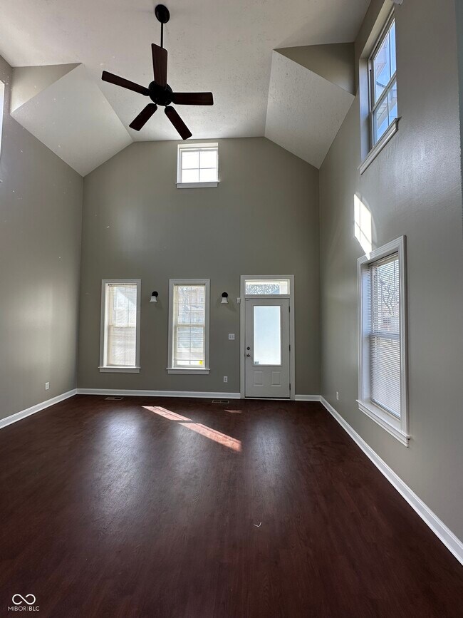 Building Photo - 549 N Belmont Ave