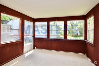 Building Photo - Three bedroom with 1 and a half bath tradi...
