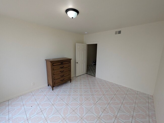 Building Photo - 322 Peralta St