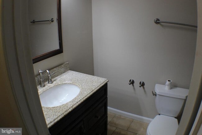 Building Photo - 5584 Queen Victoria Ct