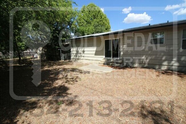 Building Photo - 1201 Santa Rosa Dr