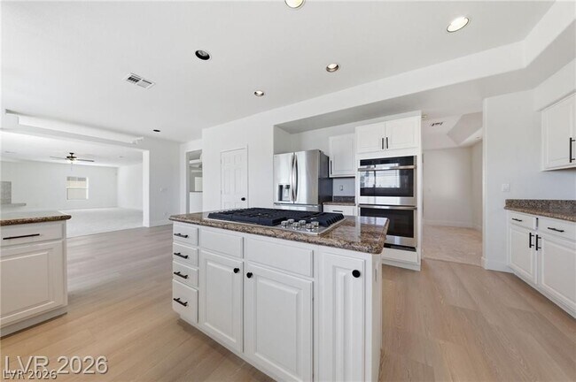 Building Photo - 5424 Castle Vista Ct