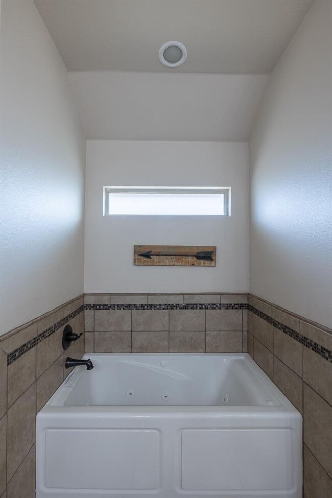 Building Photo - 7811 86th St