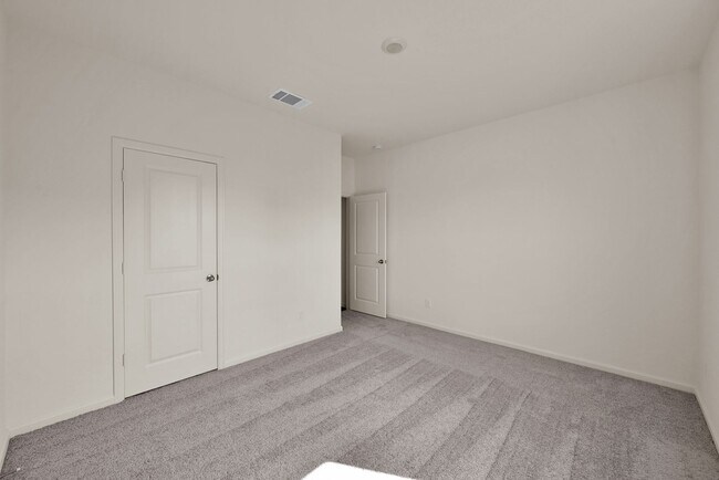 Building Photo - For Lease | 5 Bed, 4 Bath | 2,784 Sq Ft | Chapel Run Community |