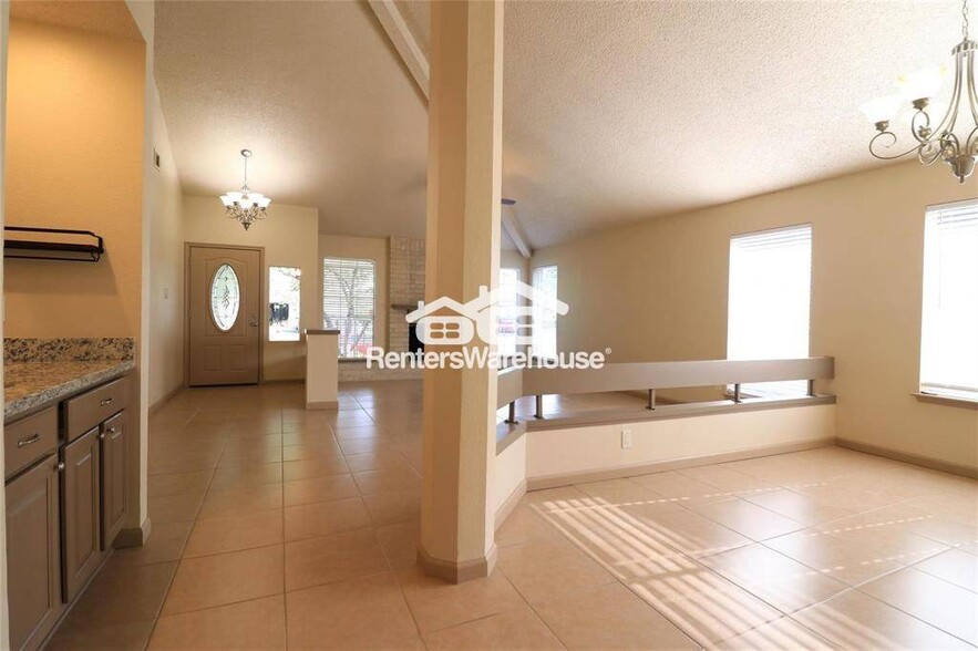Building Photo - 16034 Barbarossa Dr
