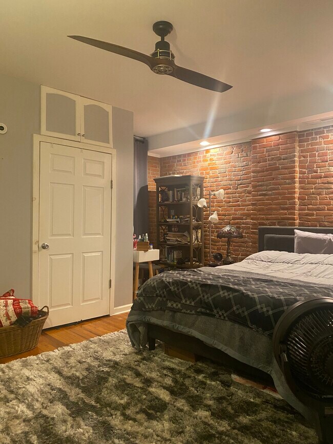 Huge and brick exposed bedroom - 829 N Salina St