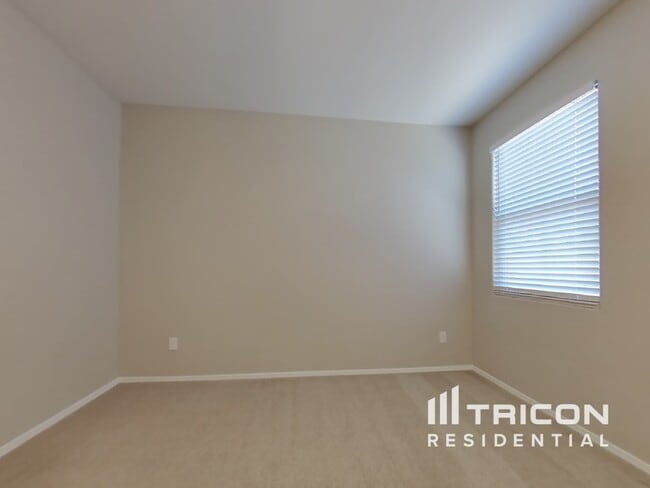 Building Photo - 6267 S 251st Dr