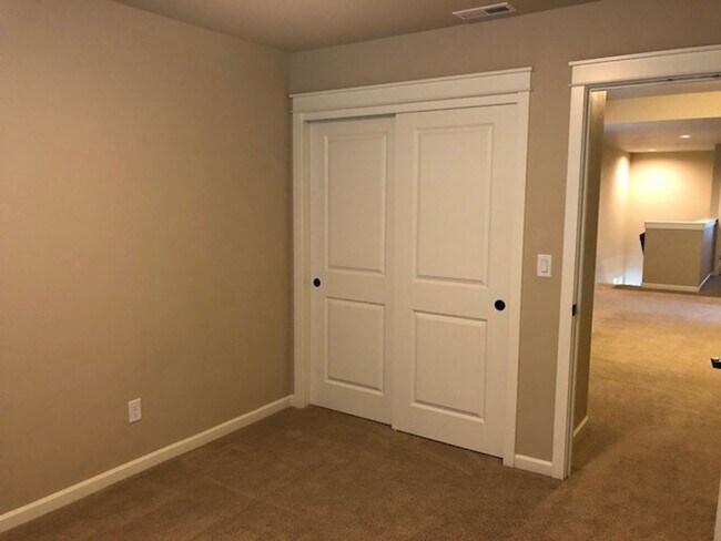 Building Photo - 20793 NE Sierra Dr