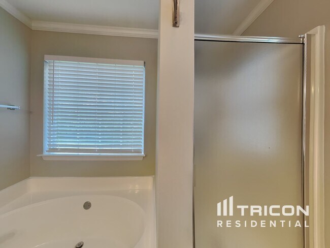 Building Photo - 832 Aimes Ct