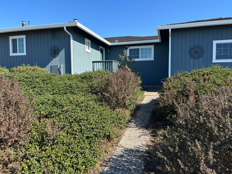 Building Photo - 496 Lavell Ct