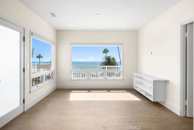 Building Photo - 376 Cliff Dr