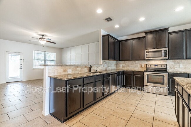 Building Photo - 8003 Oxbow Way