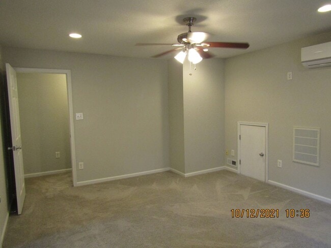 Building Photo - Lafayette